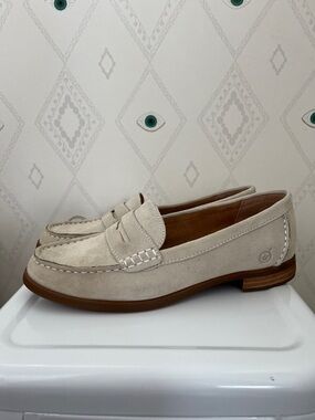 Born cream suede loafers almost like new